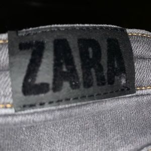 Zara Girl distorted Jeans
